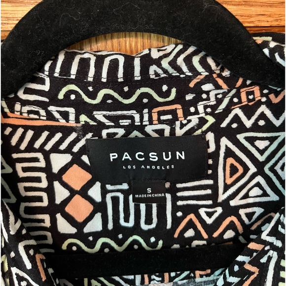 PacSun Geometric Print Button Down - Picture 3 of 3